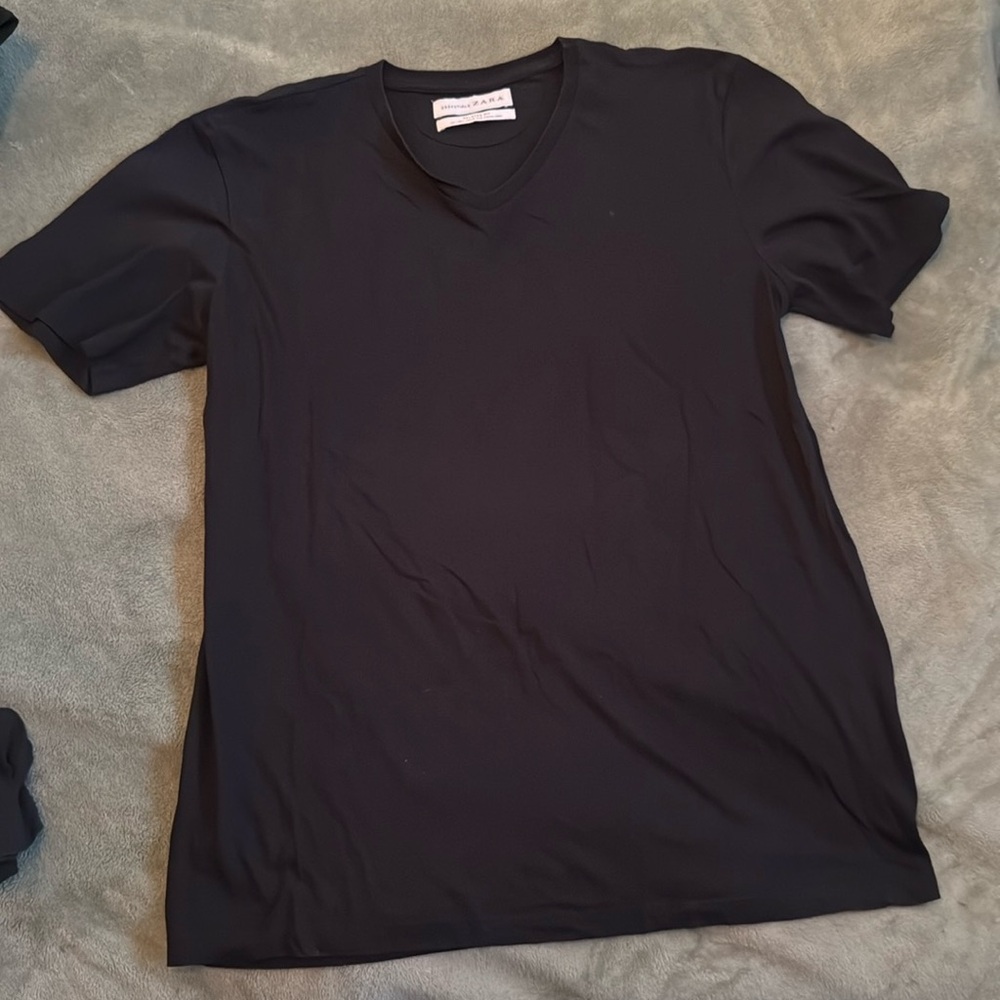 Zara Men's Essentials Relaxed Fit Black V Neck T Shirt